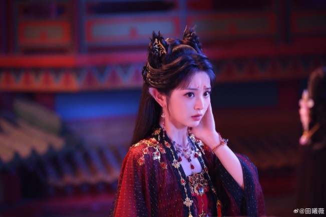 Tian Xi Wei di Moonlit Reunion. (Weibo)